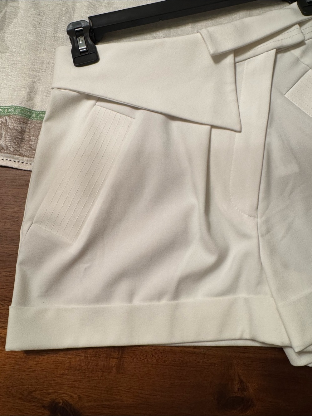 Alice + Olivia Chad Asymmetrical Cuffed Shorts in White NWT, $295 Retail - Picture 12 of 12